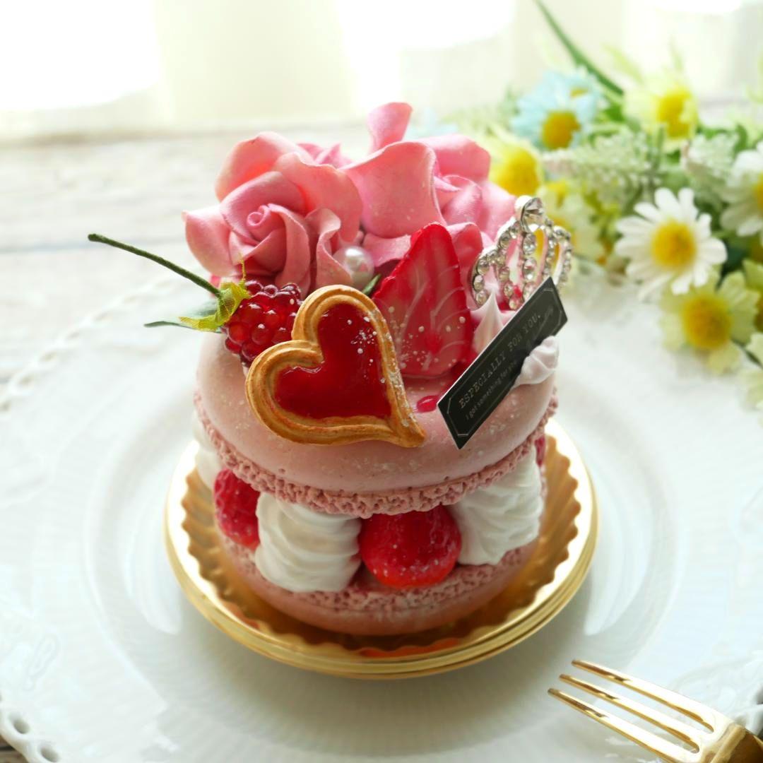 【ひまわり様】フェイクスイーツ◆薔薇飾り♡ホール苺サンドの大きなマカロンケーキ◆