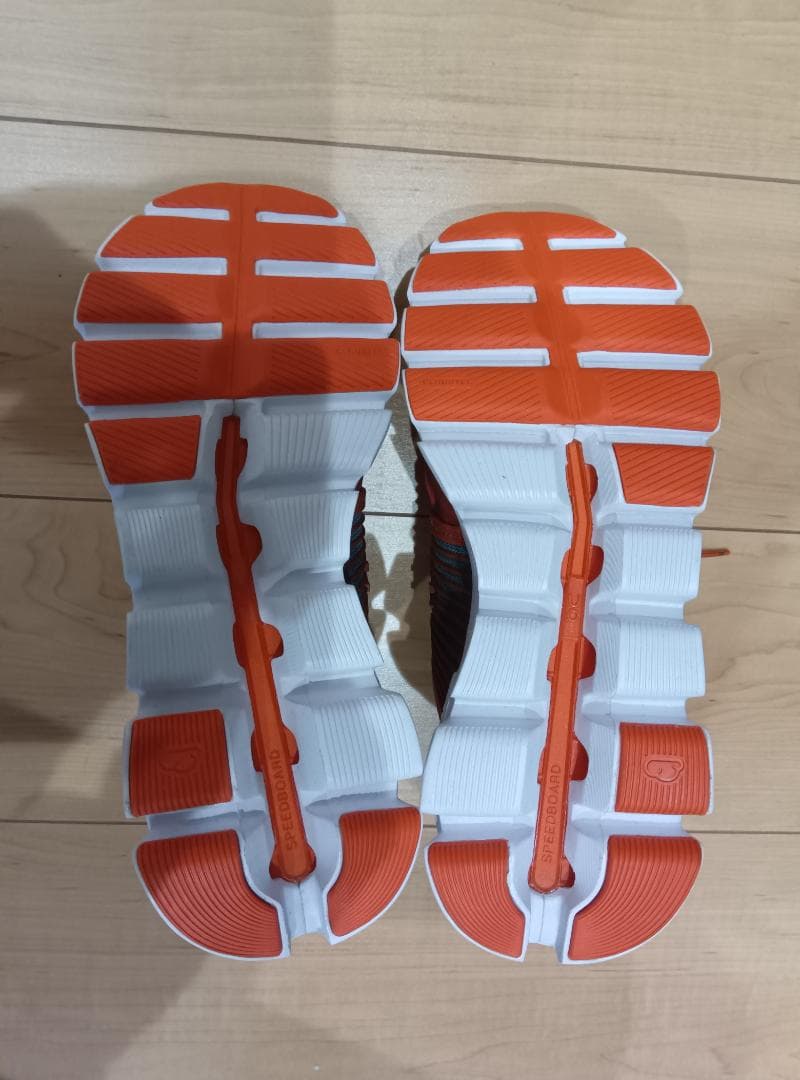 ウォーキング・ランニングウェア on CLOUD TEC