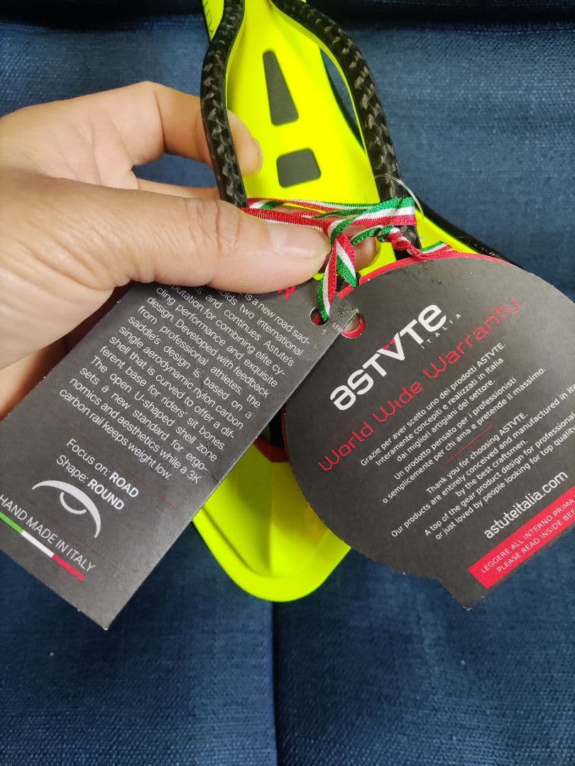 astute エルゴノミックカーボンサドル 200g