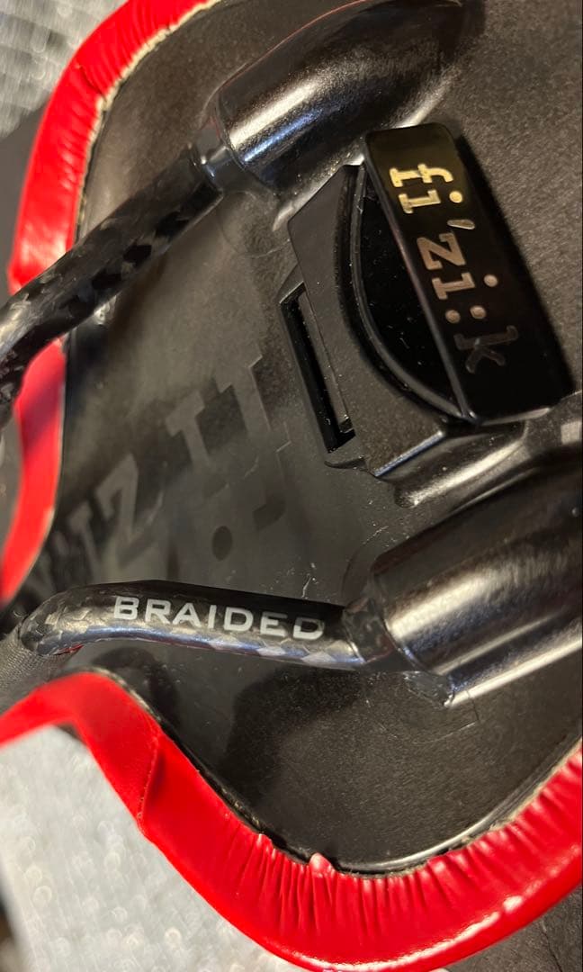 フィジーク　fi'zi:k Antares サドル カーボン　レッド