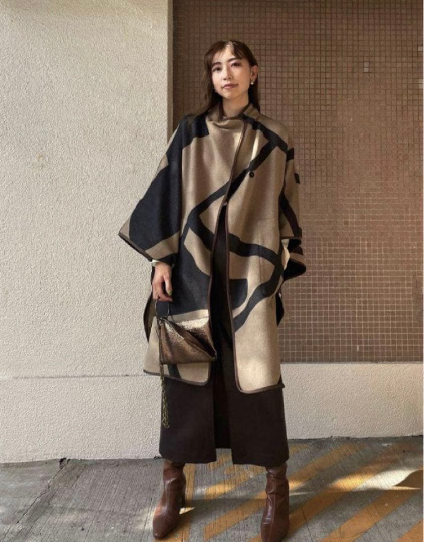 【21日のみsale価格】Ameri アメリリバーシブルポンチョコート美品