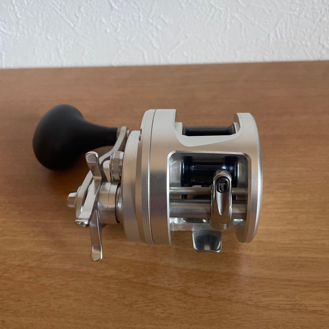 シマノ　OCEAカルカッタ300HG 右ハンドル