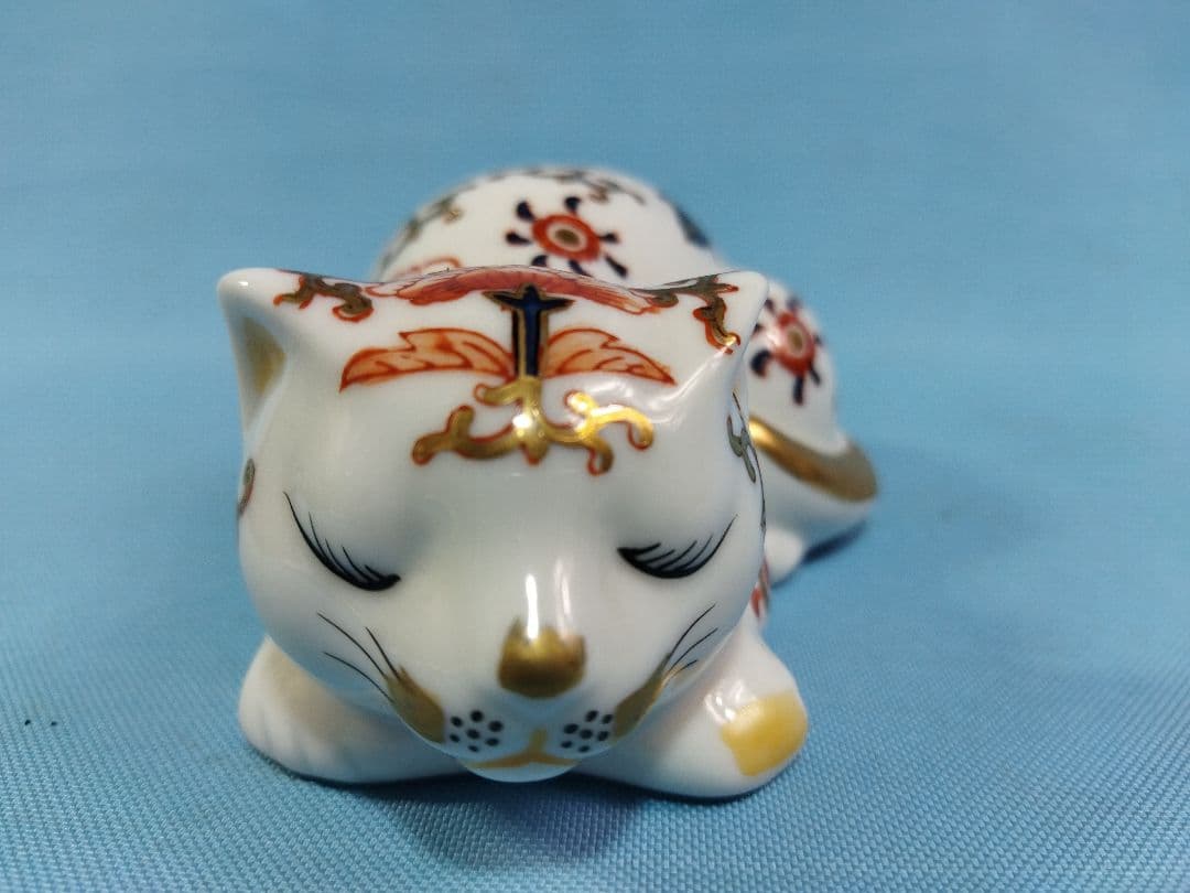 伊万里　眠り猫　置物　インテリア　工芸品 陶器　レトロ