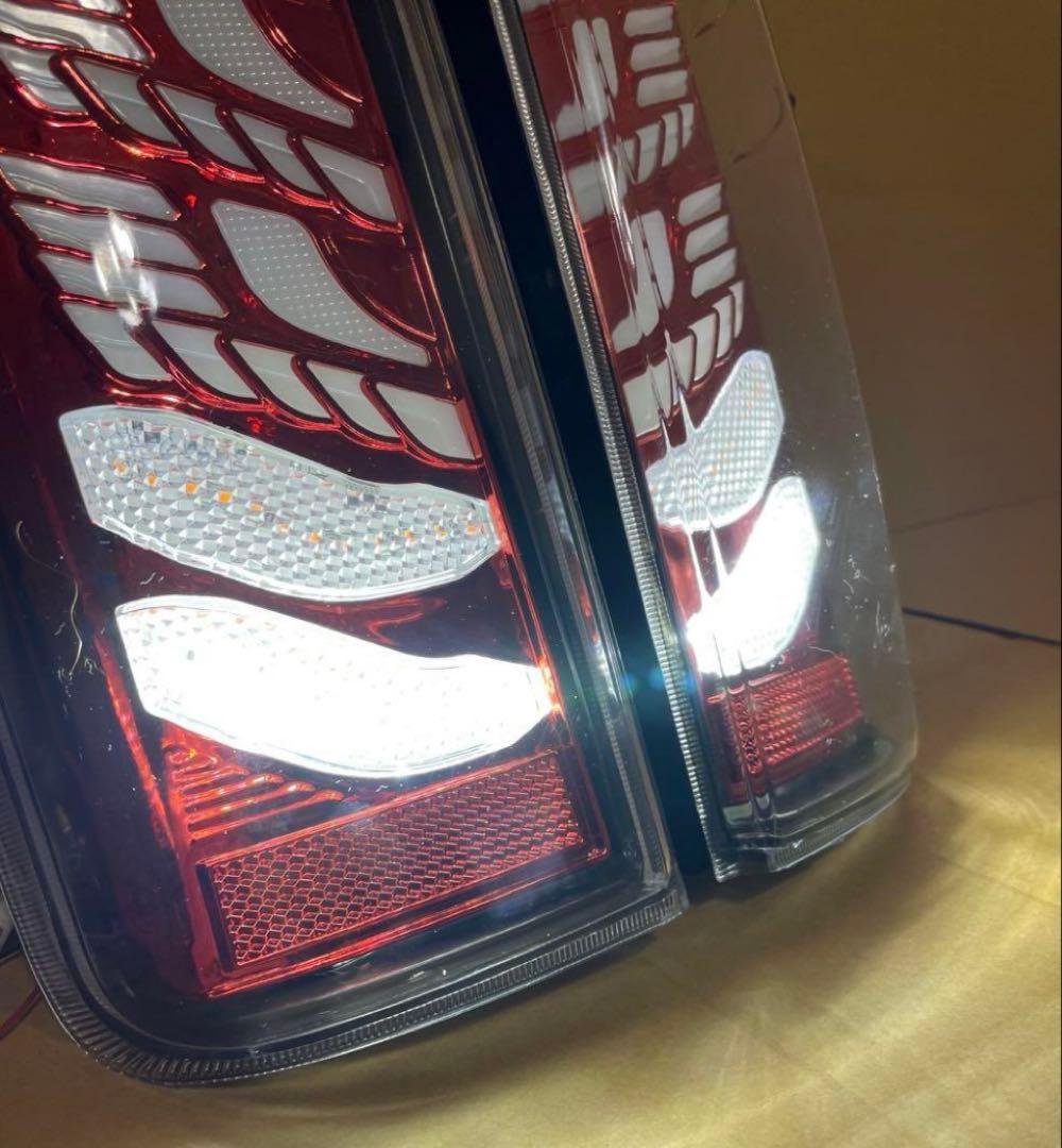 ハイエース　新品　テールランプ　テールライト　ヘッドライト