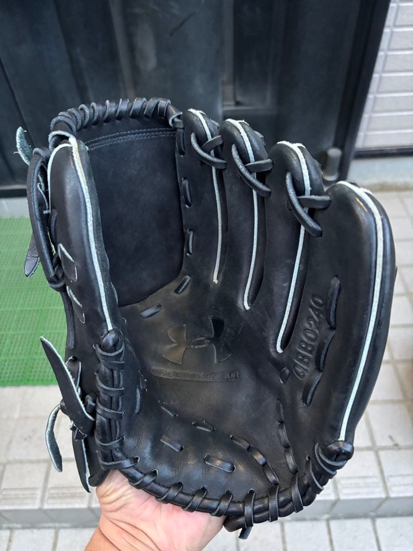 ？　アンダーアーマー　軟式投手用グラブ