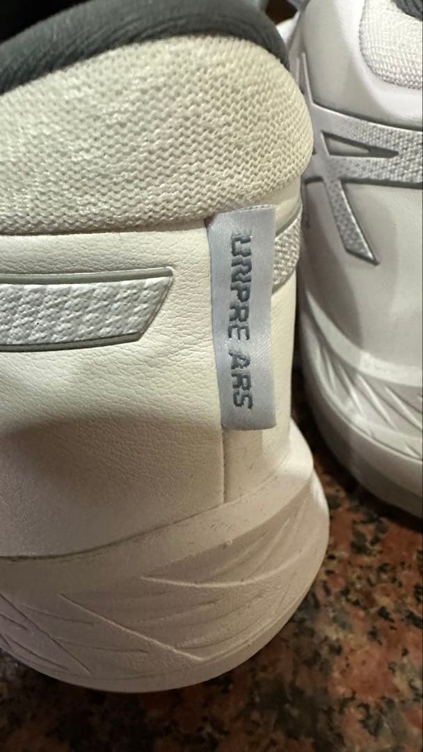 asics バスケットボールシューズ　UNPRE ARS