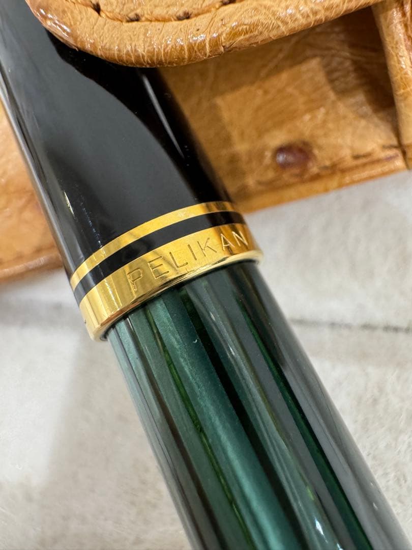 ペリカン　万年筆 緑と黒のストライプ オーストリッチ本革ケース付き