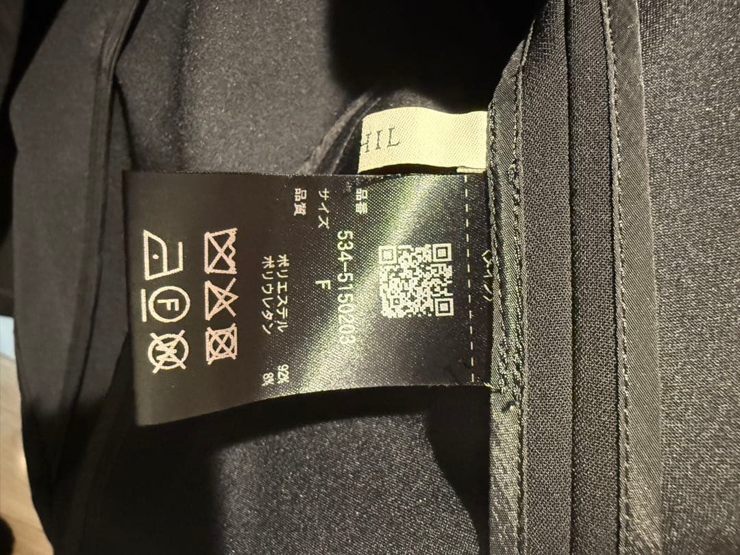 LEPHL 黒コンフォートダブルクロススクエアカラージレ