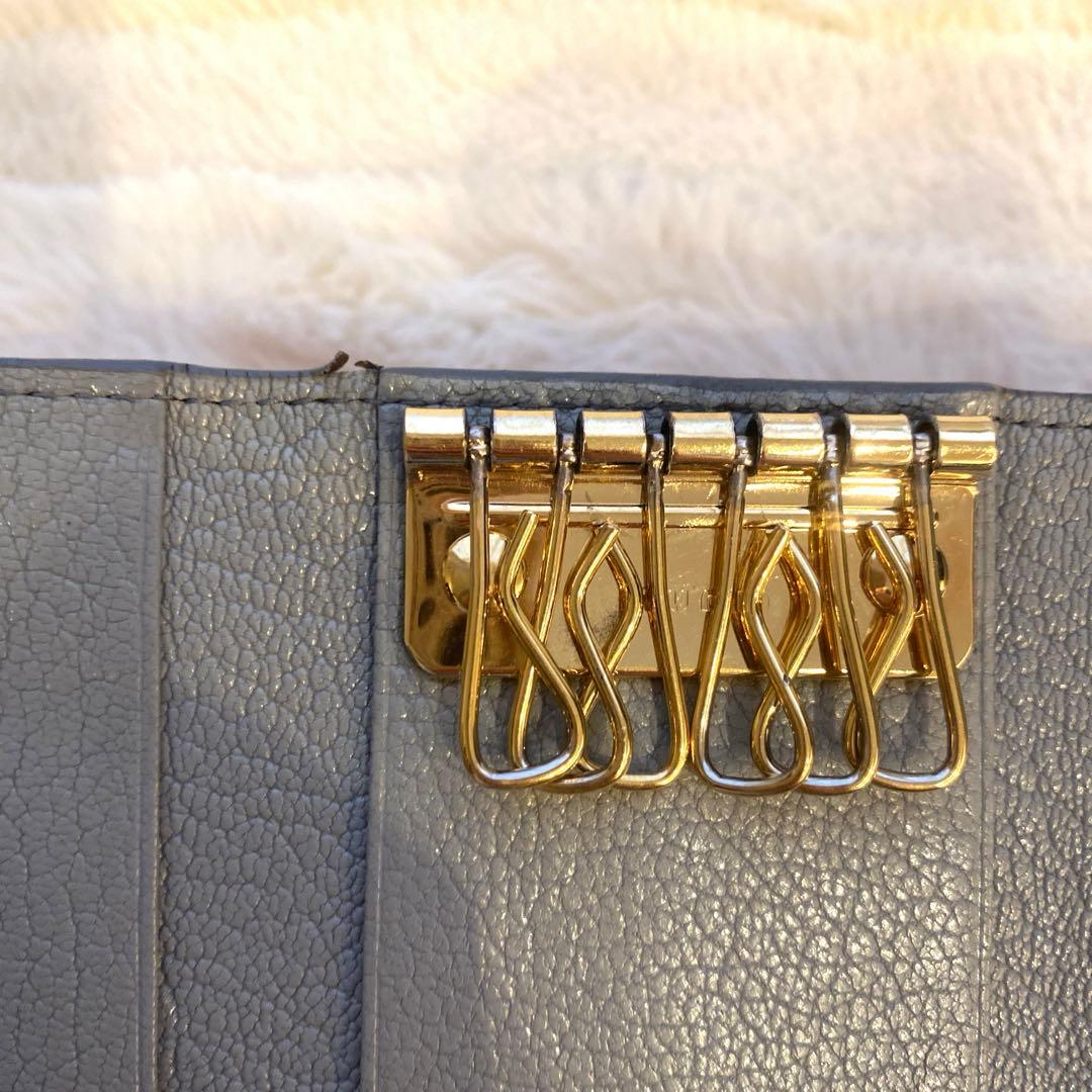 美品☆miu miuグレー レザー キーケース ゴールド金具リボン付き
