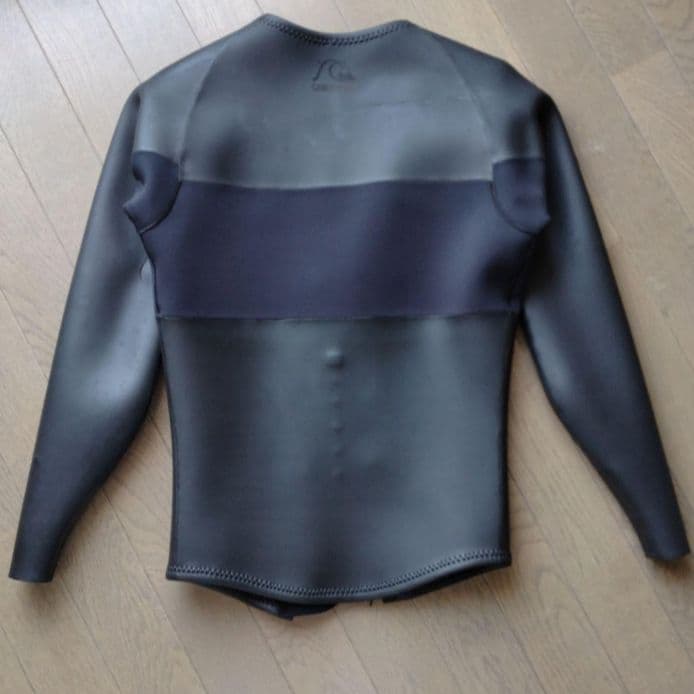 ひろりん　ジップアップ　 クイックシルバー　タッパー ML　スキン　黒