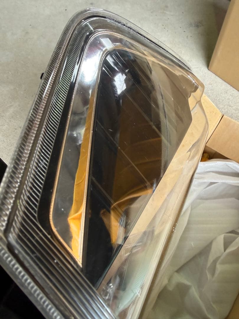 ダイハツ　タントカスタム　la600s 左テールレンズ