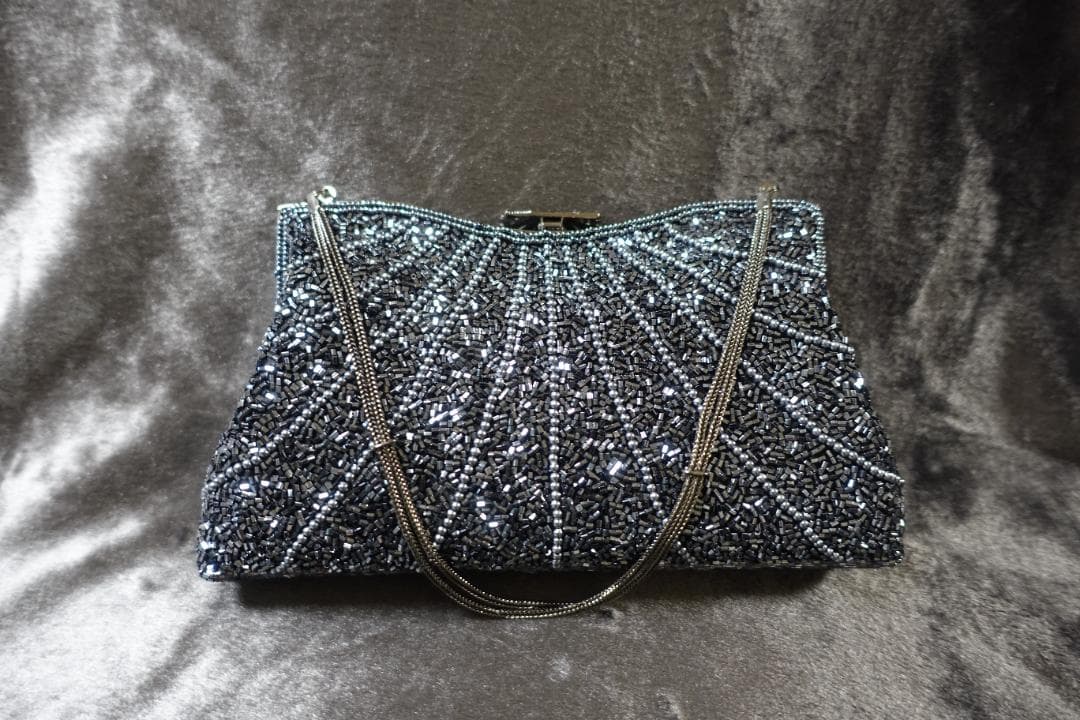 東京ソワール 　 クラッチバッグ　パーティーバッグ　ビーズ