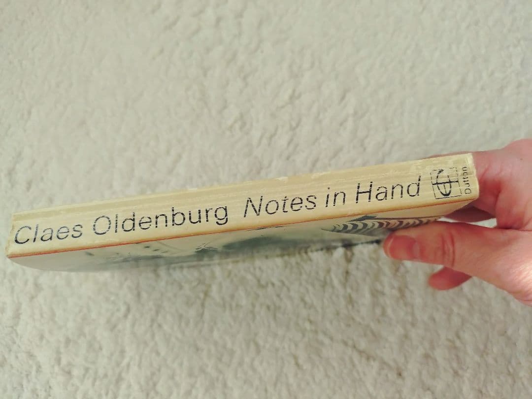 クレスオルデンバーグ Claes Oldenburg Notes in Hand