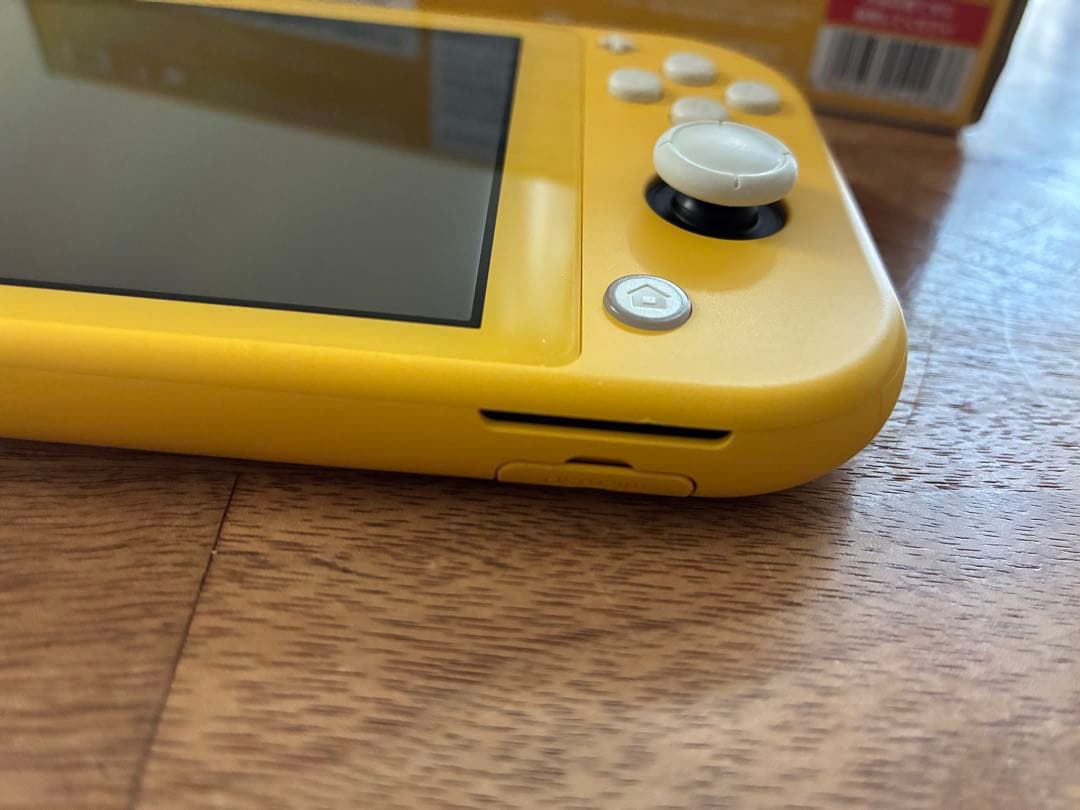 Nintendo Switch Light イエロー
