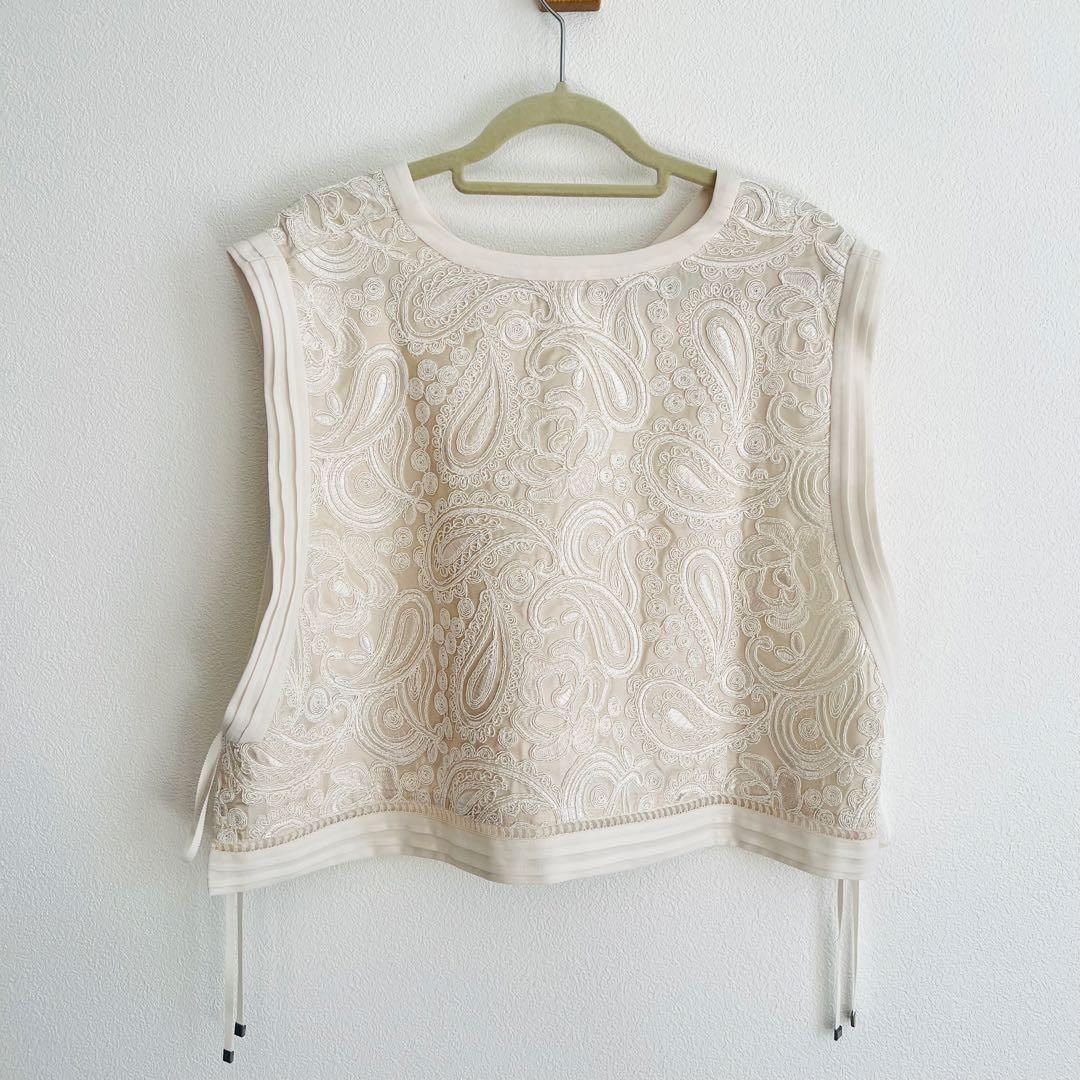 さ*ら様 タグ付き新品！IENA コード刺繍ジレ