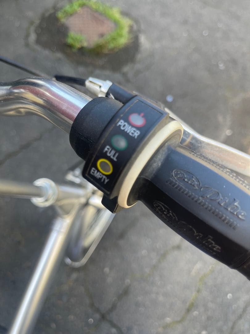 折りたたみ電動アシスト機能付きの自転車