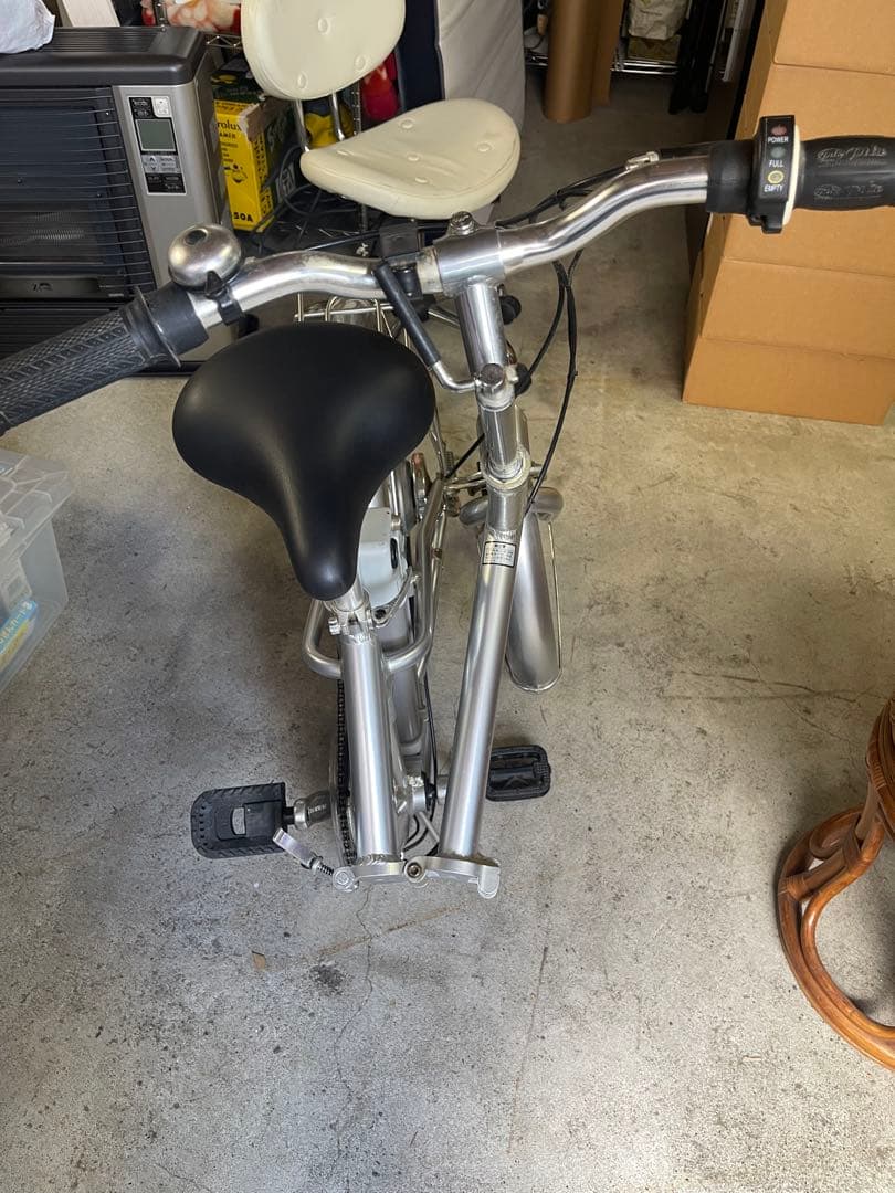 折りたたみ電動アシスト機能付きの自転車