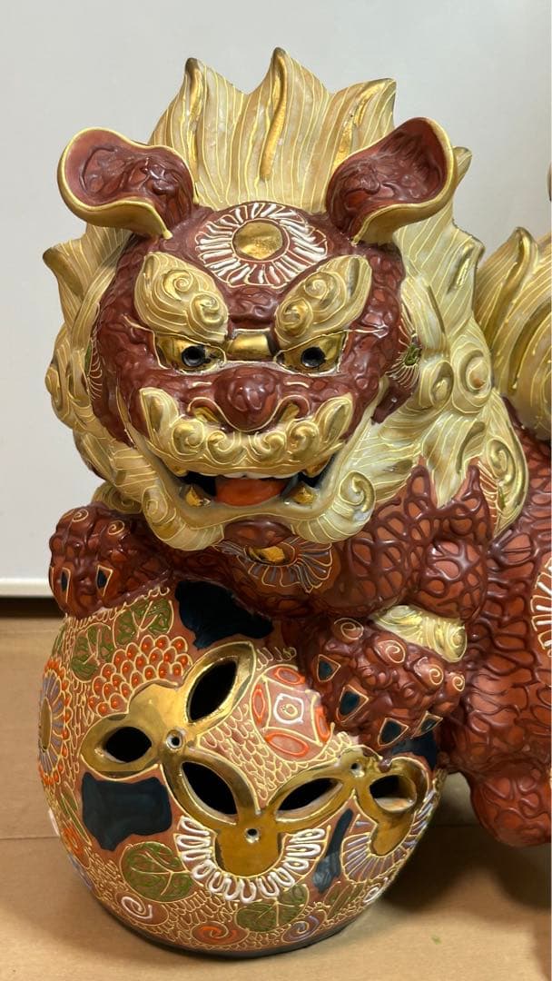 玉乗り獅子　九谷焼　シーサー　狛犬　置物 玄関 風水 開運 縁起物　厄除け