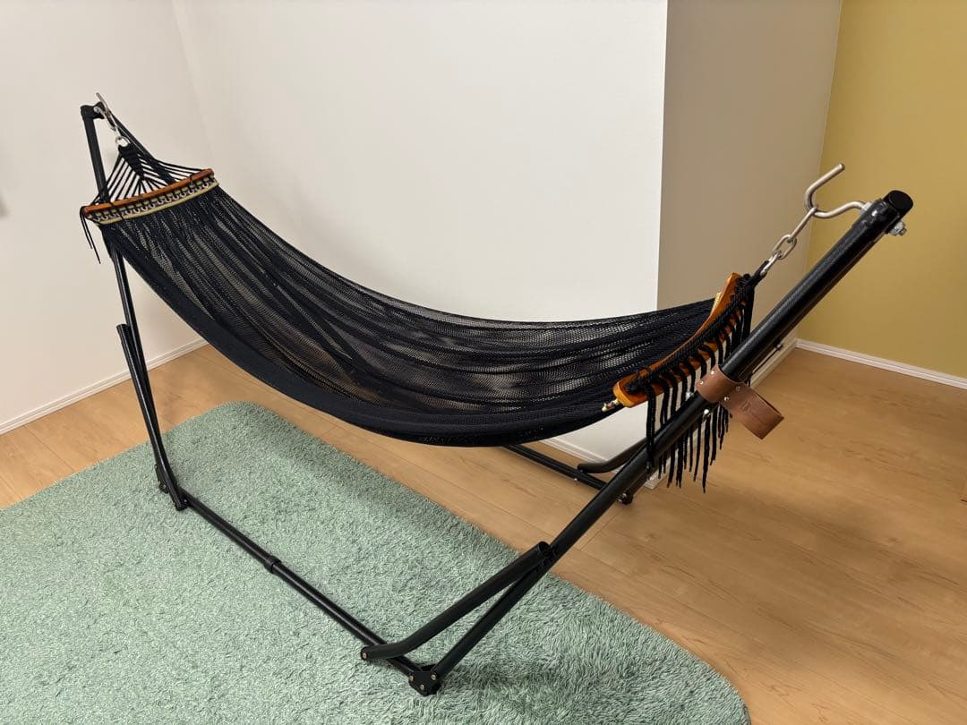 黒いナイロンハンモック スチールフレーム