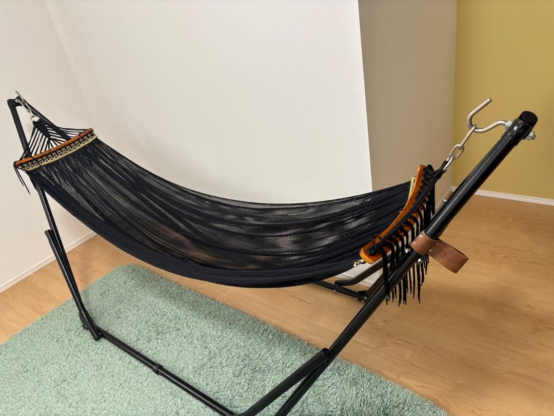 黒いナイロンハンモック スチールフレーム