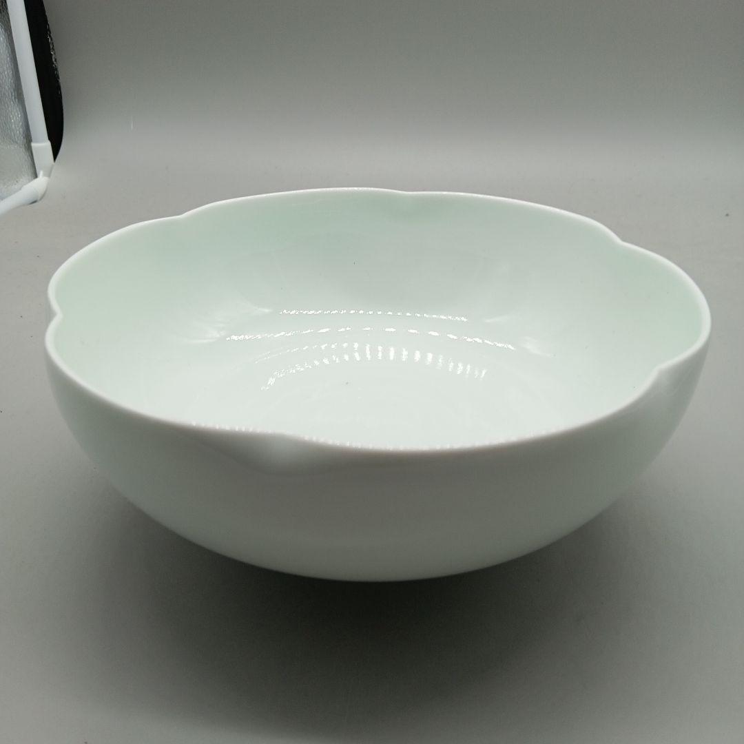 波佐見焼春右衛門窯　青白磁花形鉢