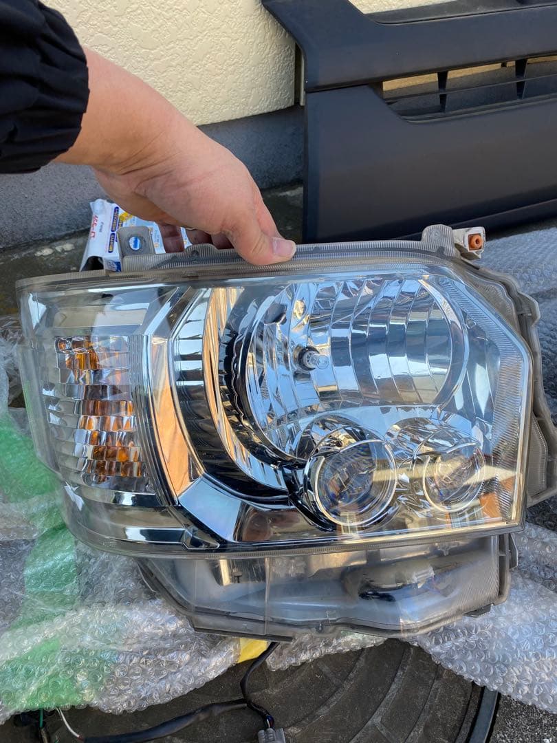 ハイエースダークプライム純正LEDヘッドライト(コンピュータ付)