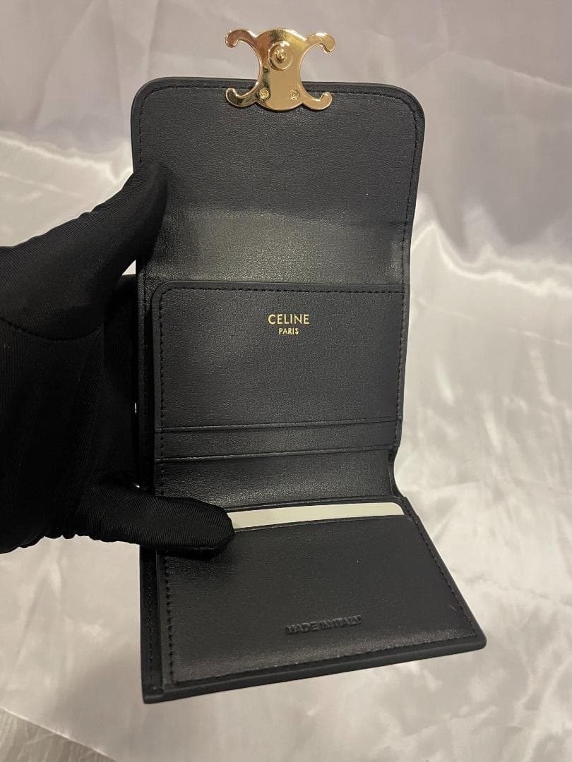 美品 三つ折り財布 ブラック~~~