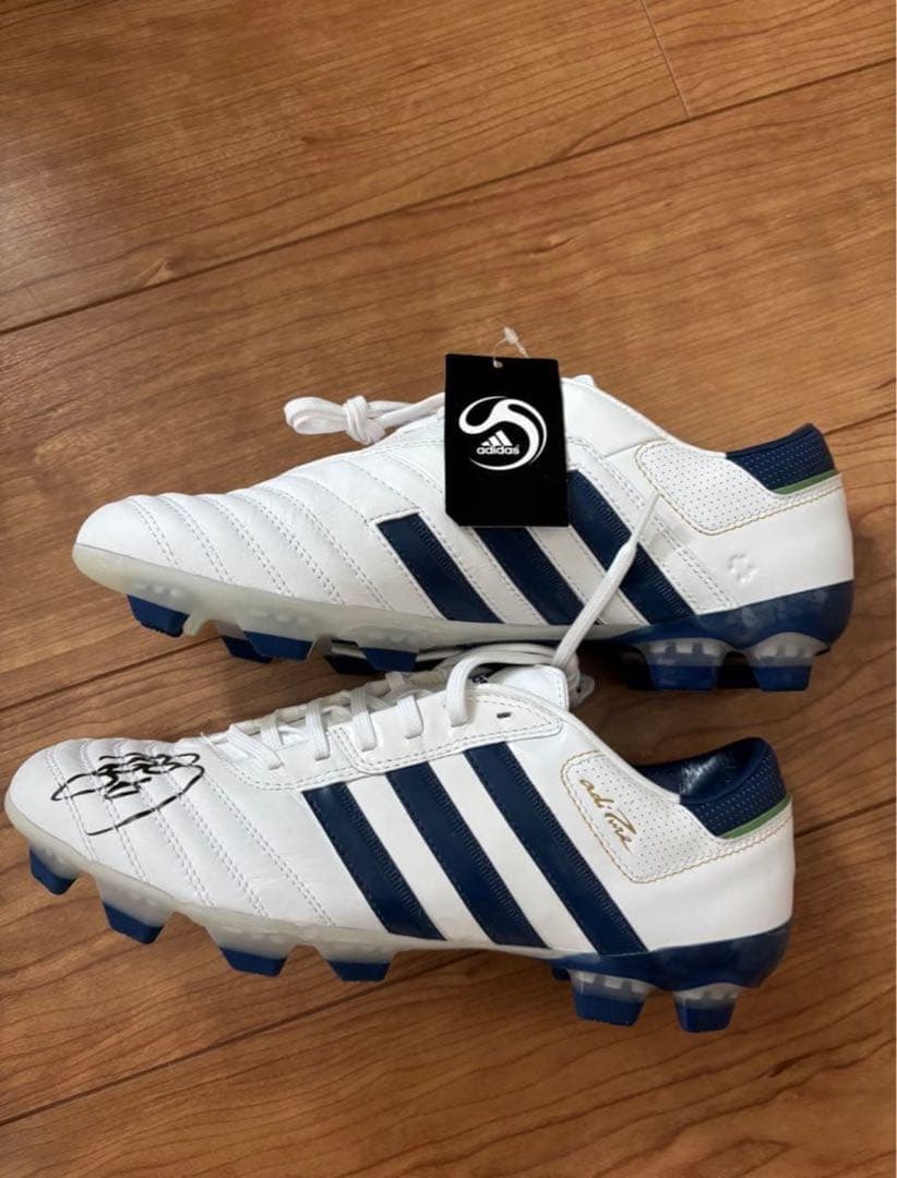 内田篤人選手　サイン入りスパイク