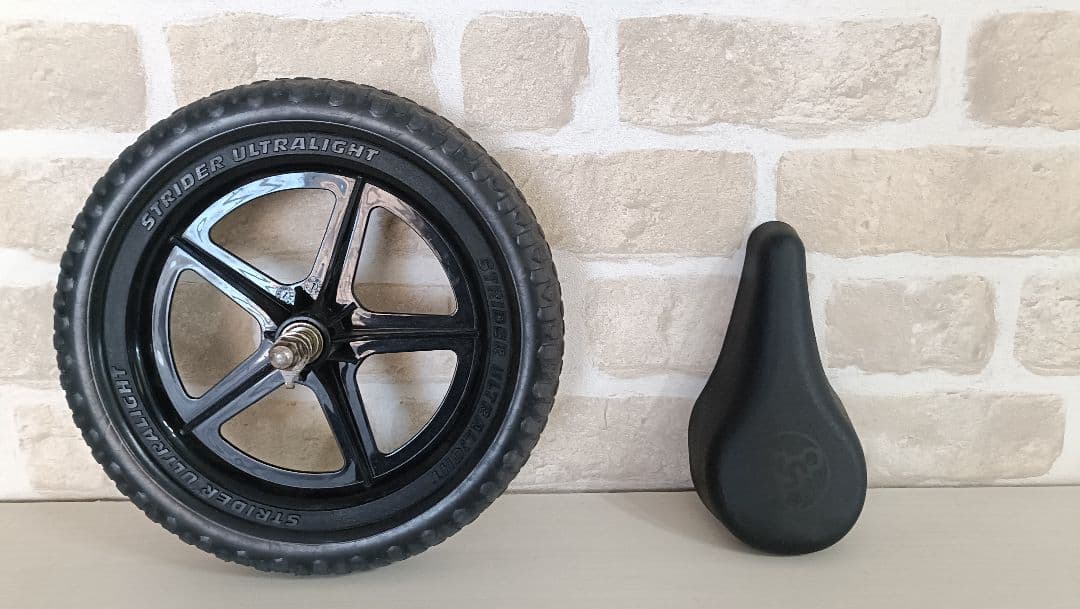 珍しい箱付きです！　ストライダー 本体 グリーン