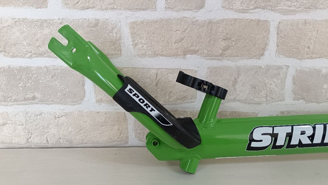 珍しい箱付きです！　ストライダー 本体 グリーン