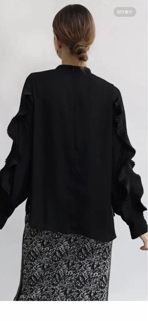 Aga フリルプリーツブラウス