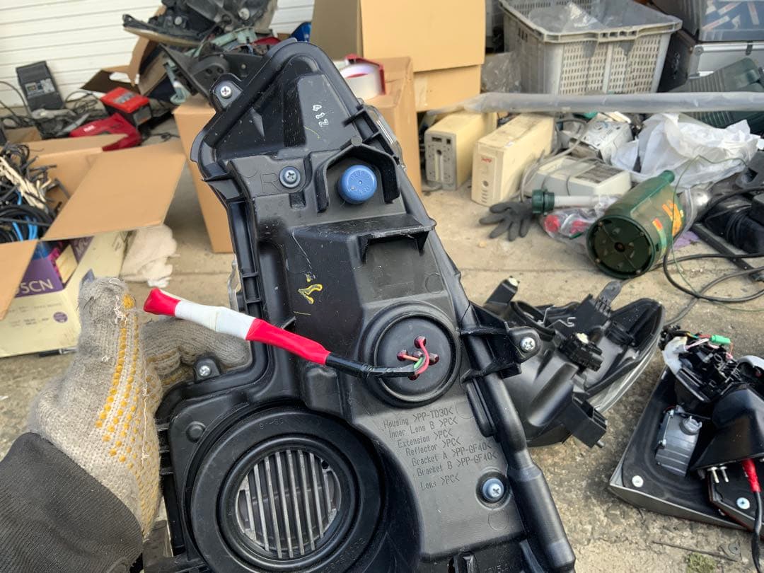 ハウジング穴　4枚目テープ跡　5-6枚スレ傷　プリウスPHV 右フロント