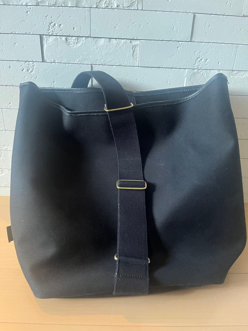 Brady ブレディ ブラックキャンバスショルダーバッグ