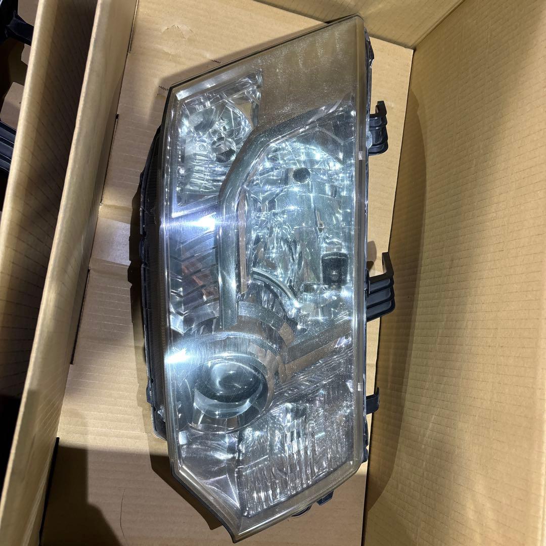 デリカD5ヘッドライト　左右