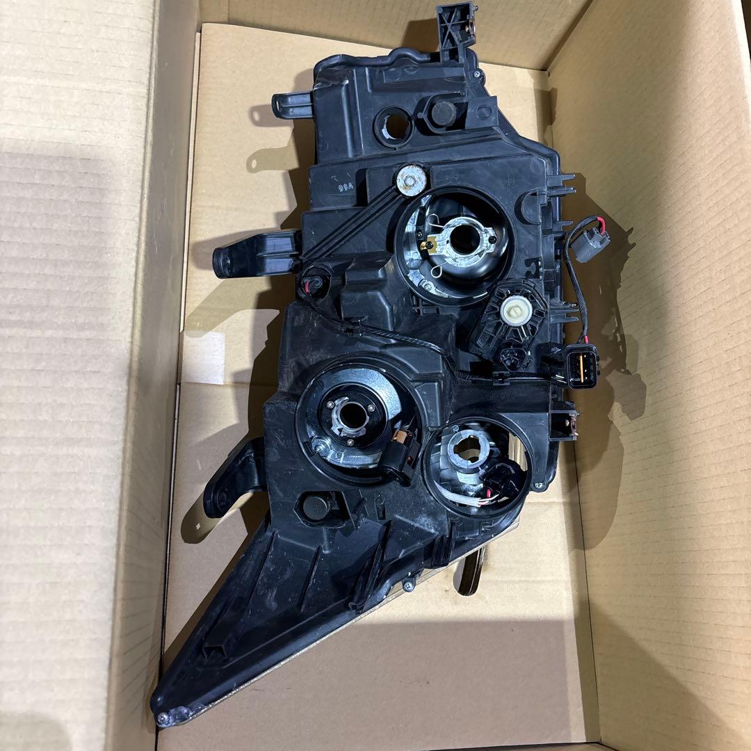 デリカD5ヘッドライト　左右