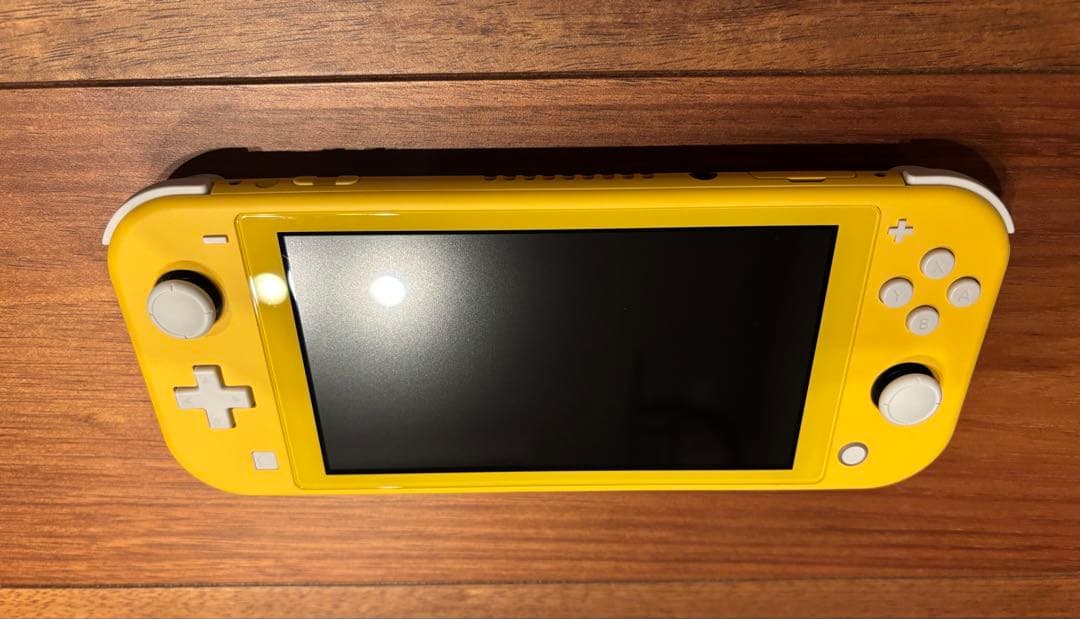 Nintendo Switch Lite イエロー ピカチュウ ケース付き