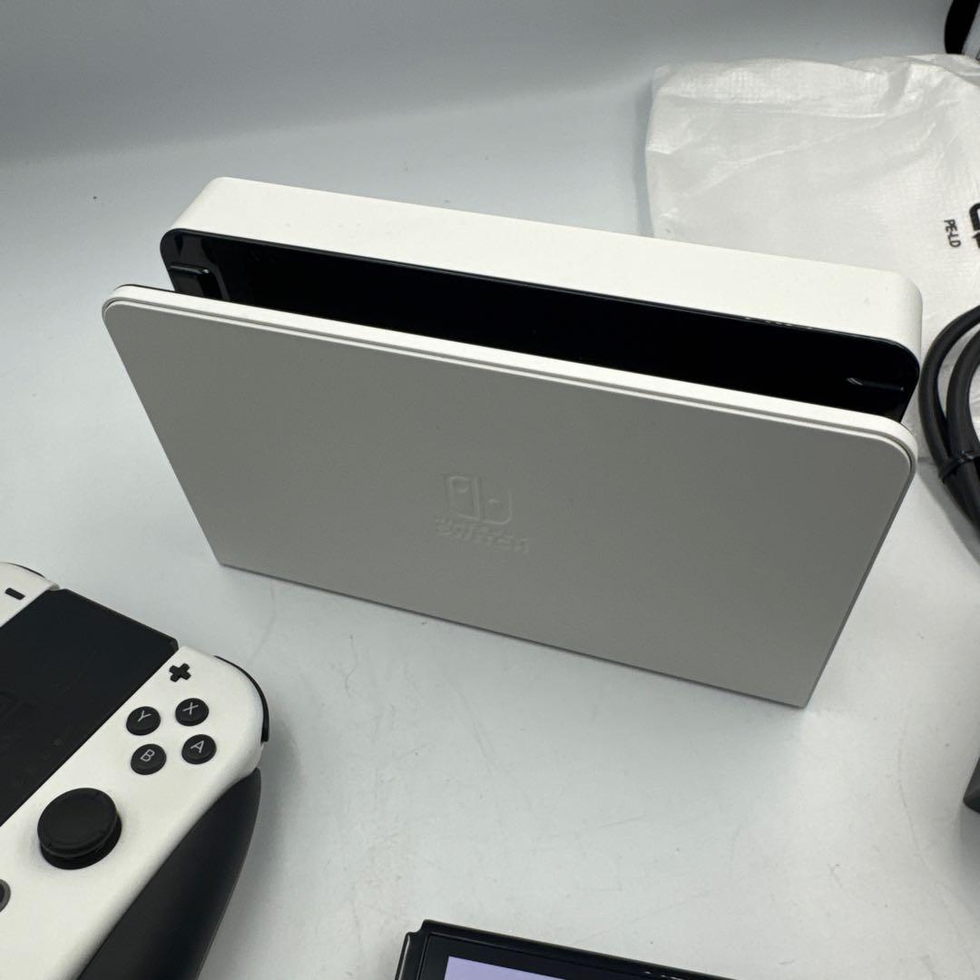 ②Nintendo Switch ホワイト/ブラック 本体