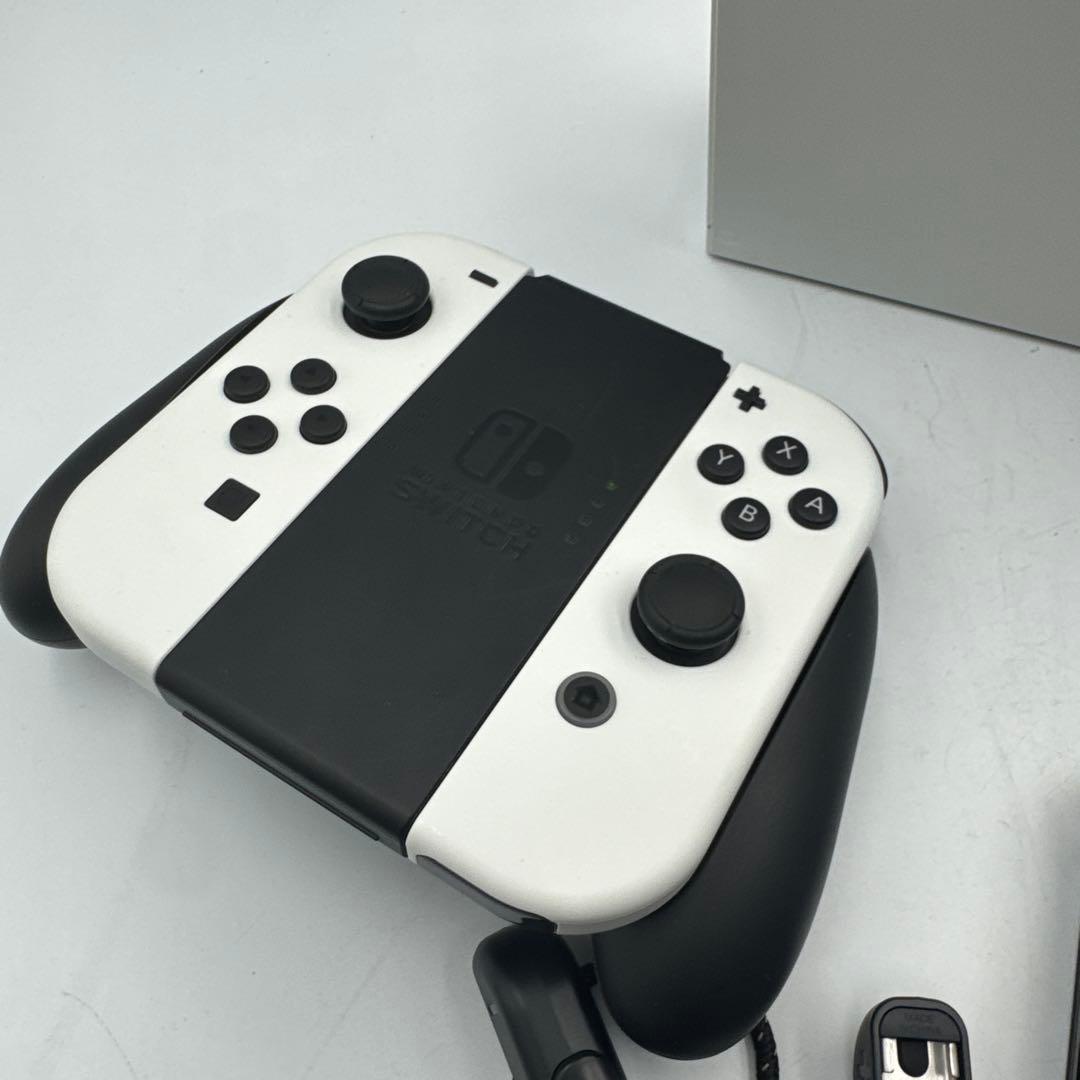 ②Nintendo Switch ホワイト/ブラック 本体