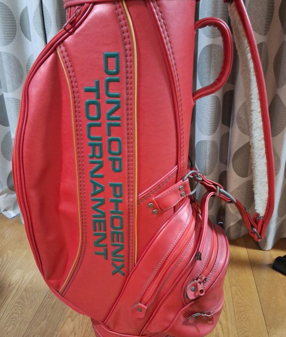 ⭐ダンロップフェニックストーナメント赤のキャディーバックになります。