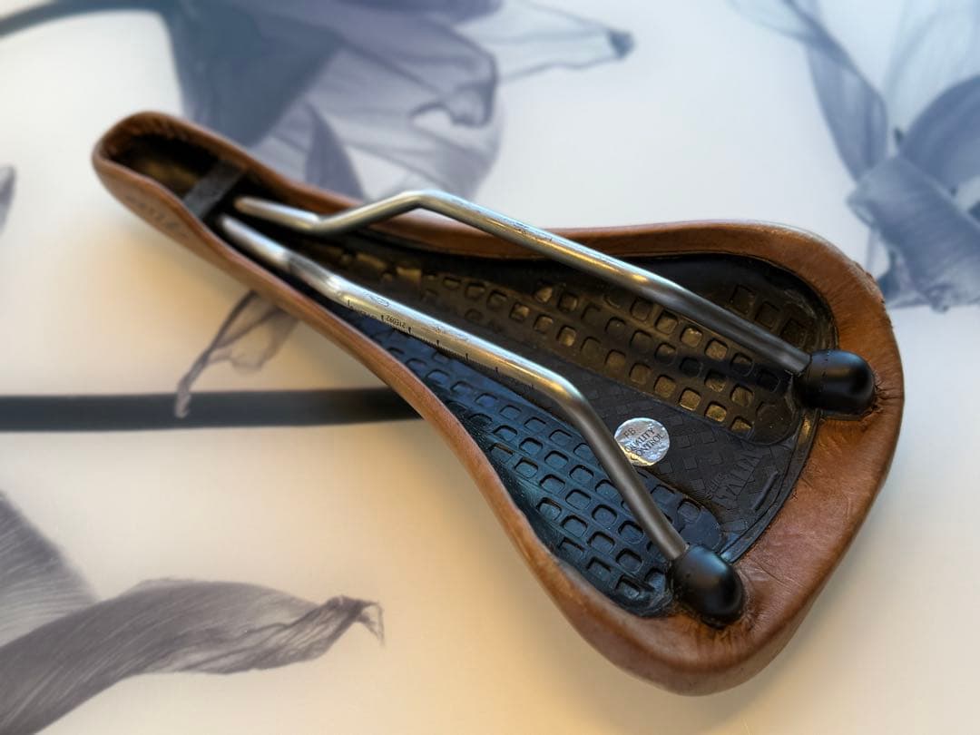 半額以下Selle italia FLITE 1990サドル ブラウン