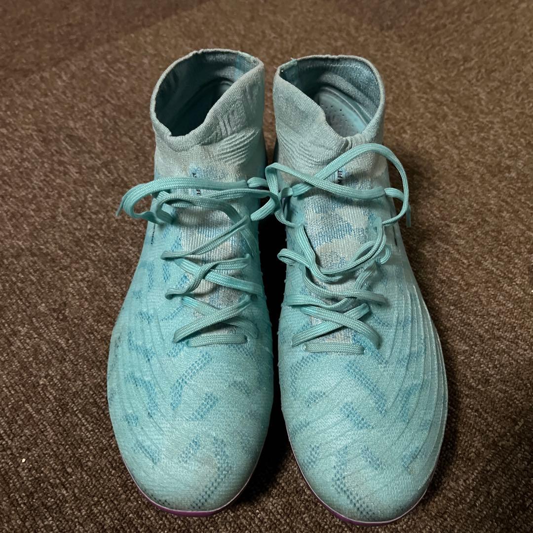 サッカースパイクNIKE ファントム　ルナ　エリート　水色 ハイカット
