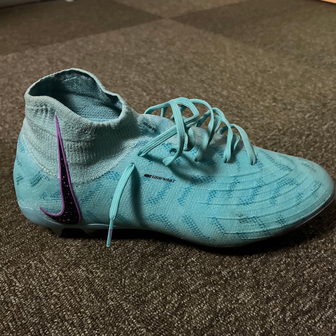 サッカースパイクNIKE ファントム　ルナ　エリート　水色 ハイカット
