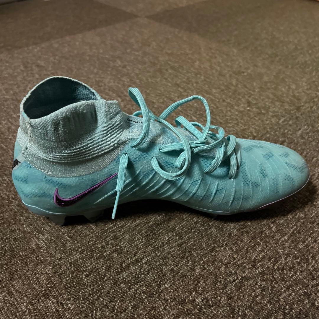 サッカースパイクNIKE ファントム　ルナ　エリート　水色 ハイカット
