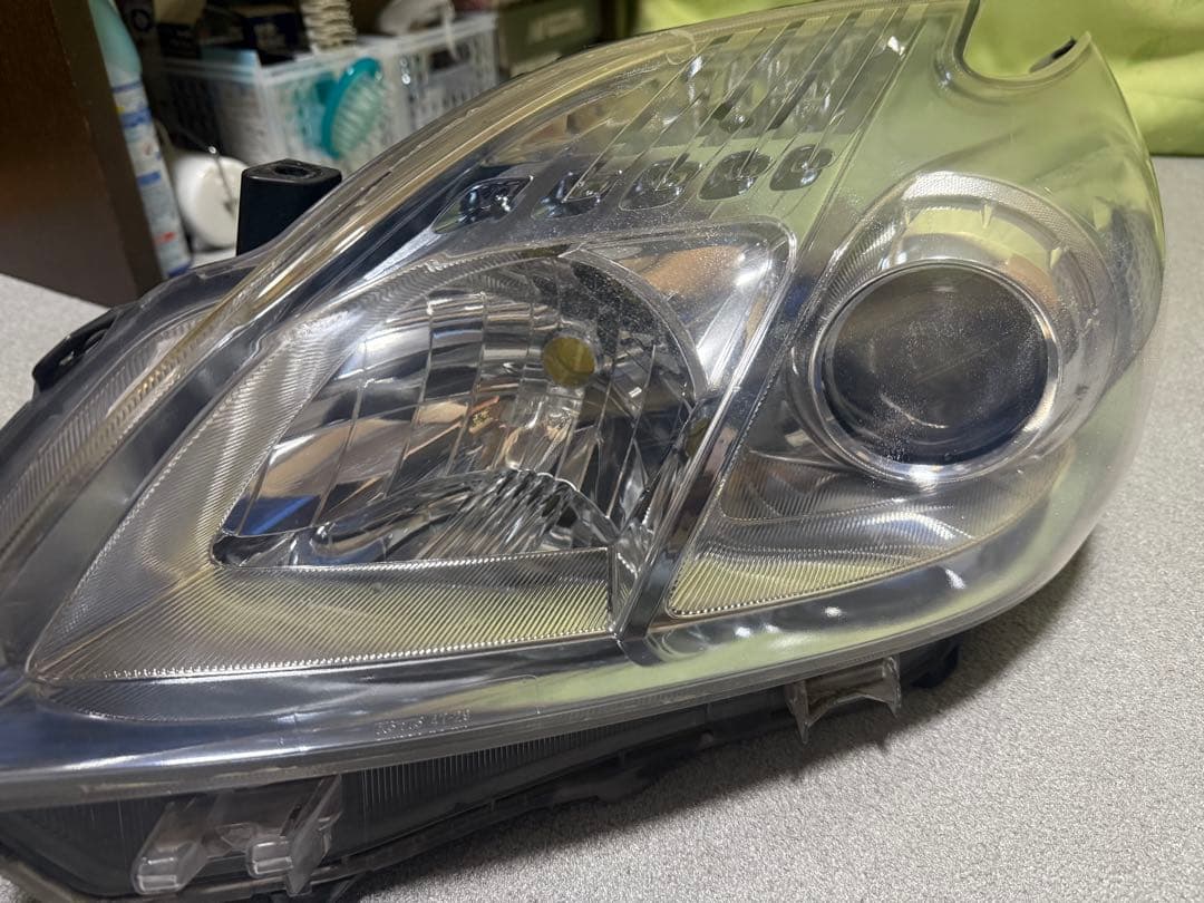 30プリウス 前期 S ヘッドライト 研磨後クリア塗装済