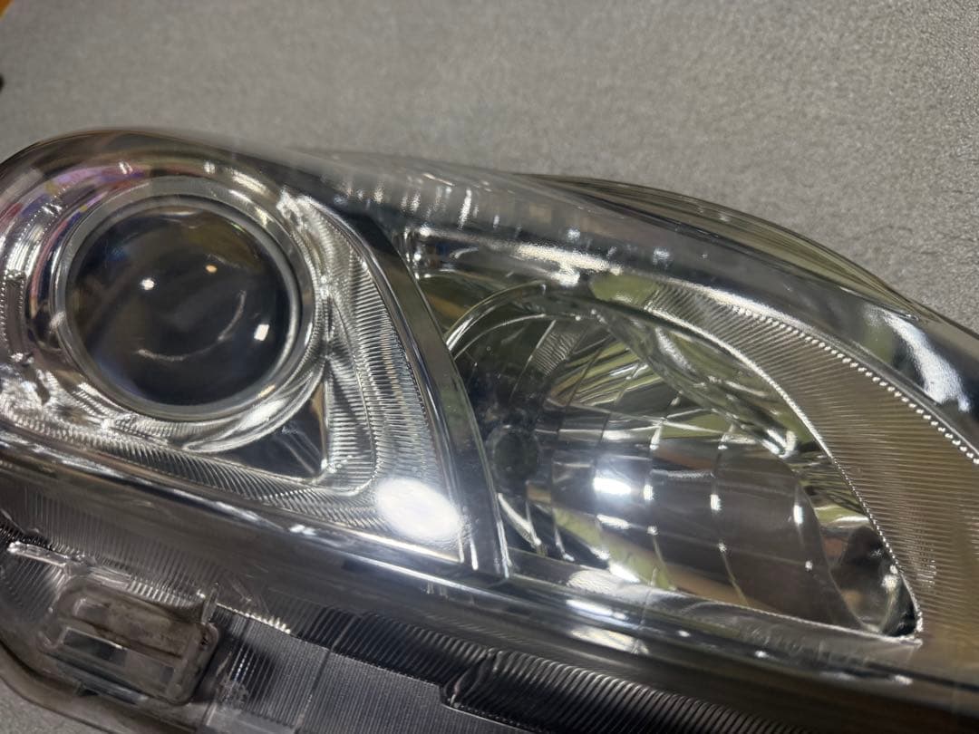 30プリウス 前期 S ヘッドライト 研磨後クリア塗装済