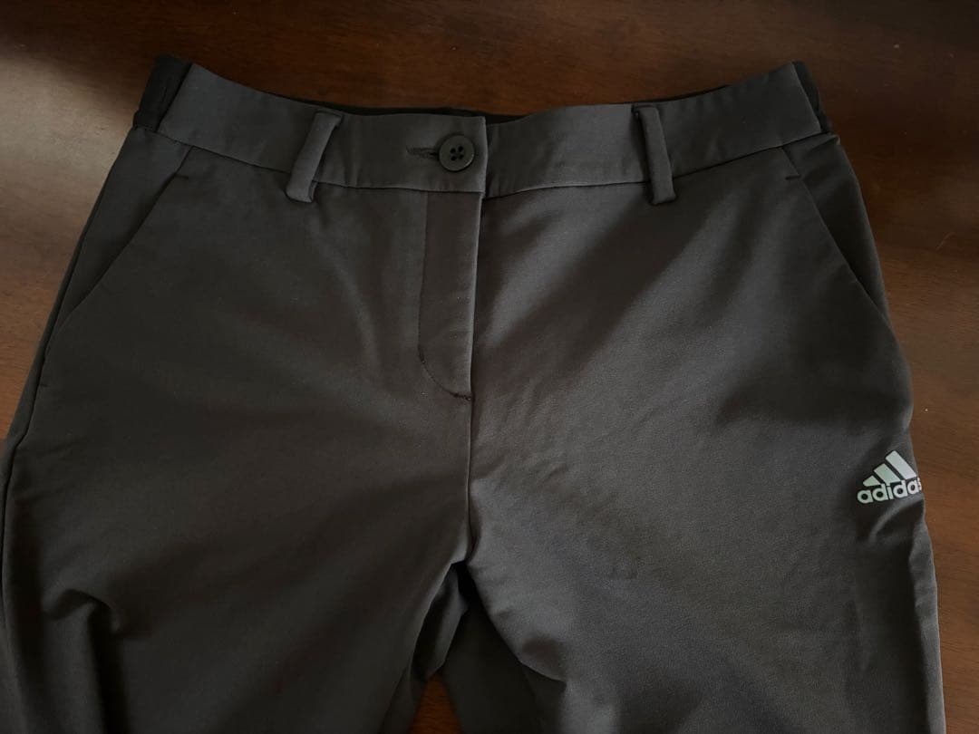 adidas レディース ゴルフパンツ 黒に近いグレー
