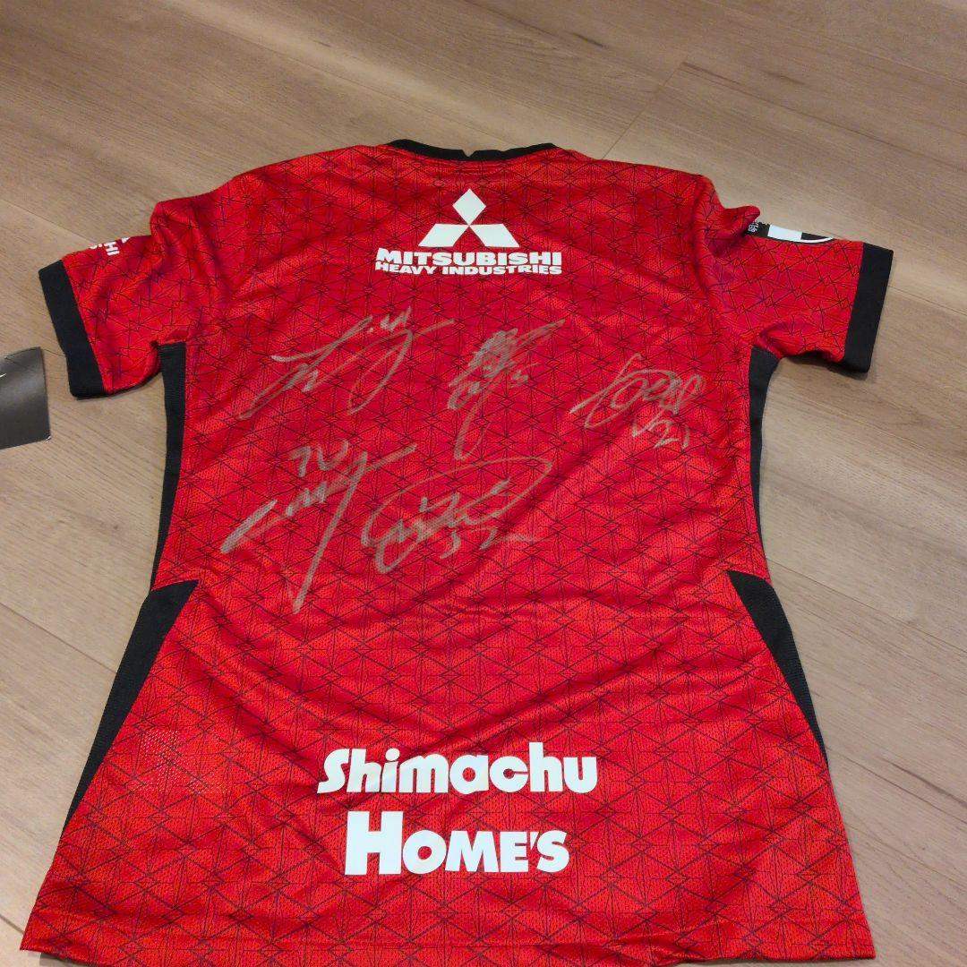 【新品】ナイキ 浦和レッズオーセンティックユニフォーム　L 選手サイン入り