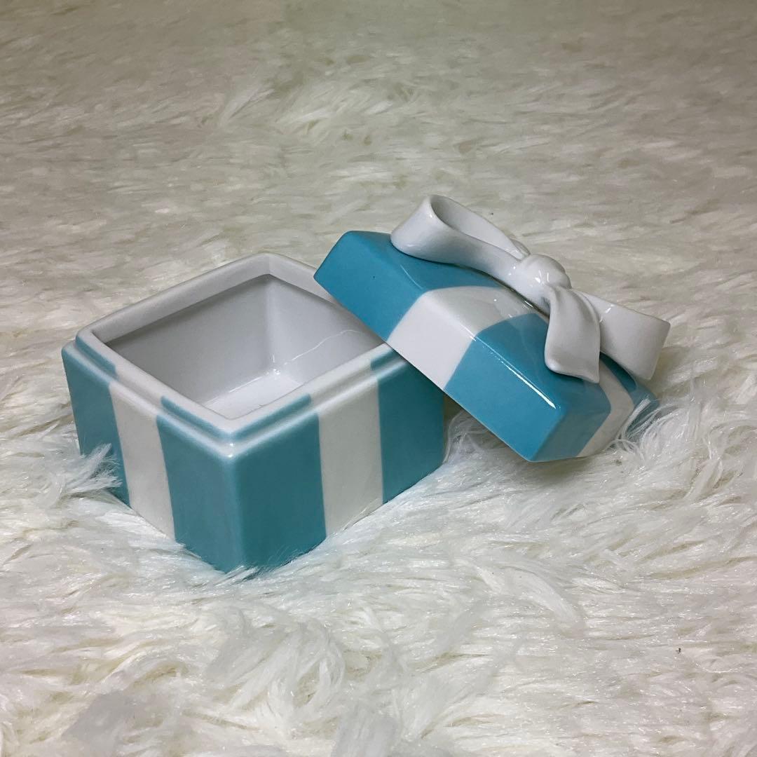 TIFFANY & Co.　ブルーリボン　小物入れ　ボーンチャイナ