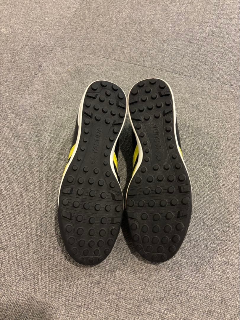 黒/黄 ストライプデザイン サッカーシューズ