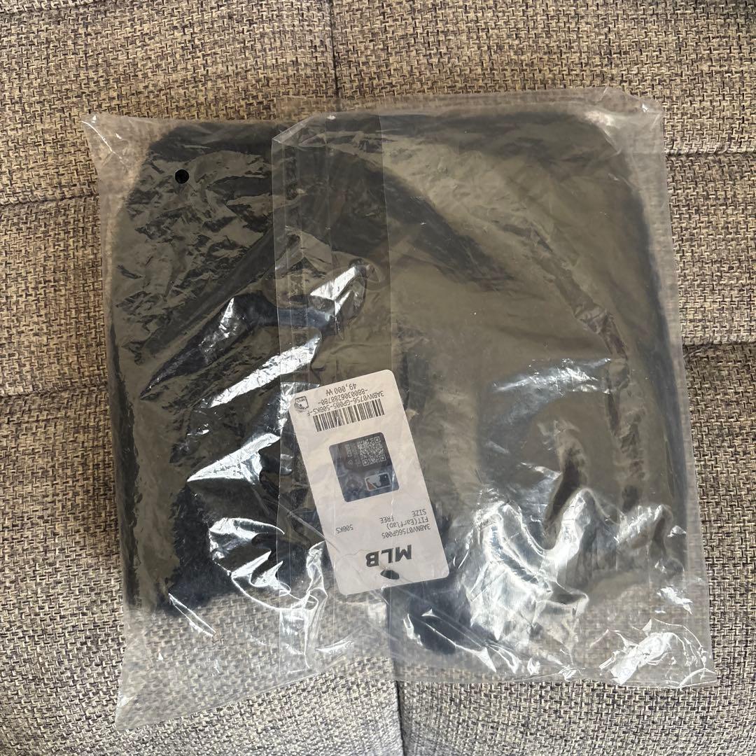 MLB 韓国限定　ビーニー　もこもこ　猫耳　ニット帽　カリナ着用　黒　紐付き